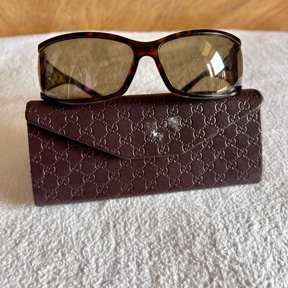 GUCCI
Tortoise Shell Frame GG Sunglasses - 2998 - Picture 3 of 14